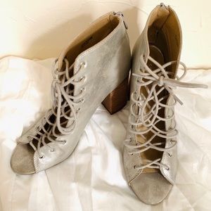 👡 CHINESE LAUNDRY LACE UP OPEN TOE BOOTIES 👡